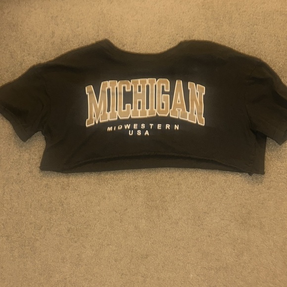 Graphic T-Shirts - Black and White - Picture 2 of 4